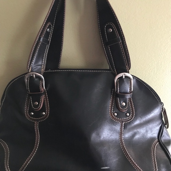 Nine West Handbags - Women’s Nine West black leather purse